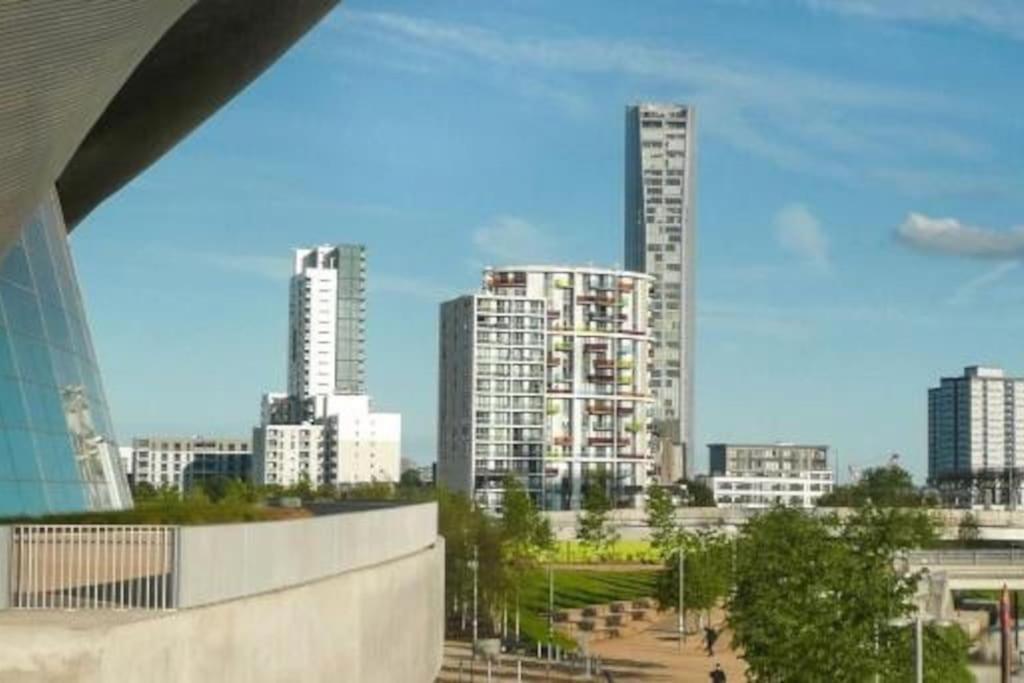 New Manhattan Loft Gardens Stratford ลอนดอน ภายนอก รูปภาพ