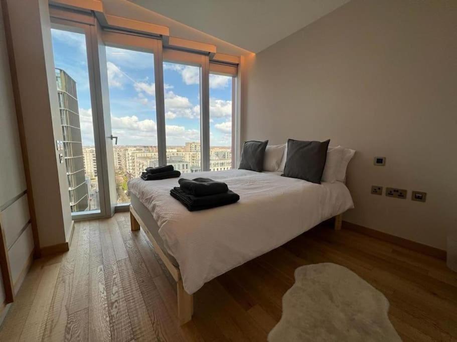 New Manhattan Loft Gardens Stratford ลอนดอน ภายนอก รูปภาพ