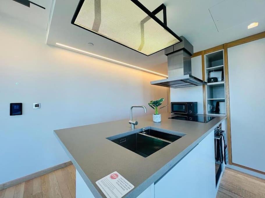 New Manhattan Loft Gardens Stratford ลอนดอน ภายนอก รูปภาพ